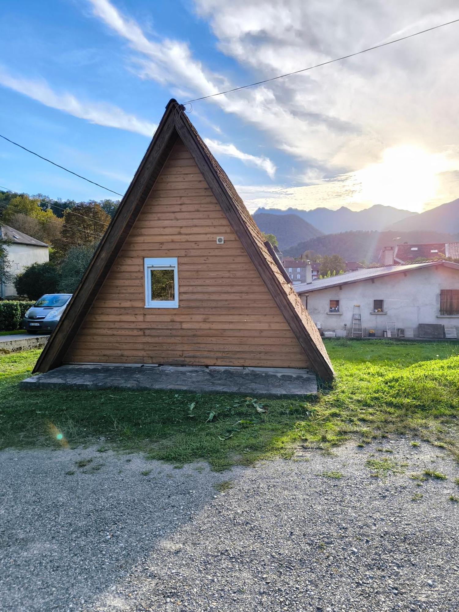 Petit Chalet Avec Terrasse Oust Exterior photo