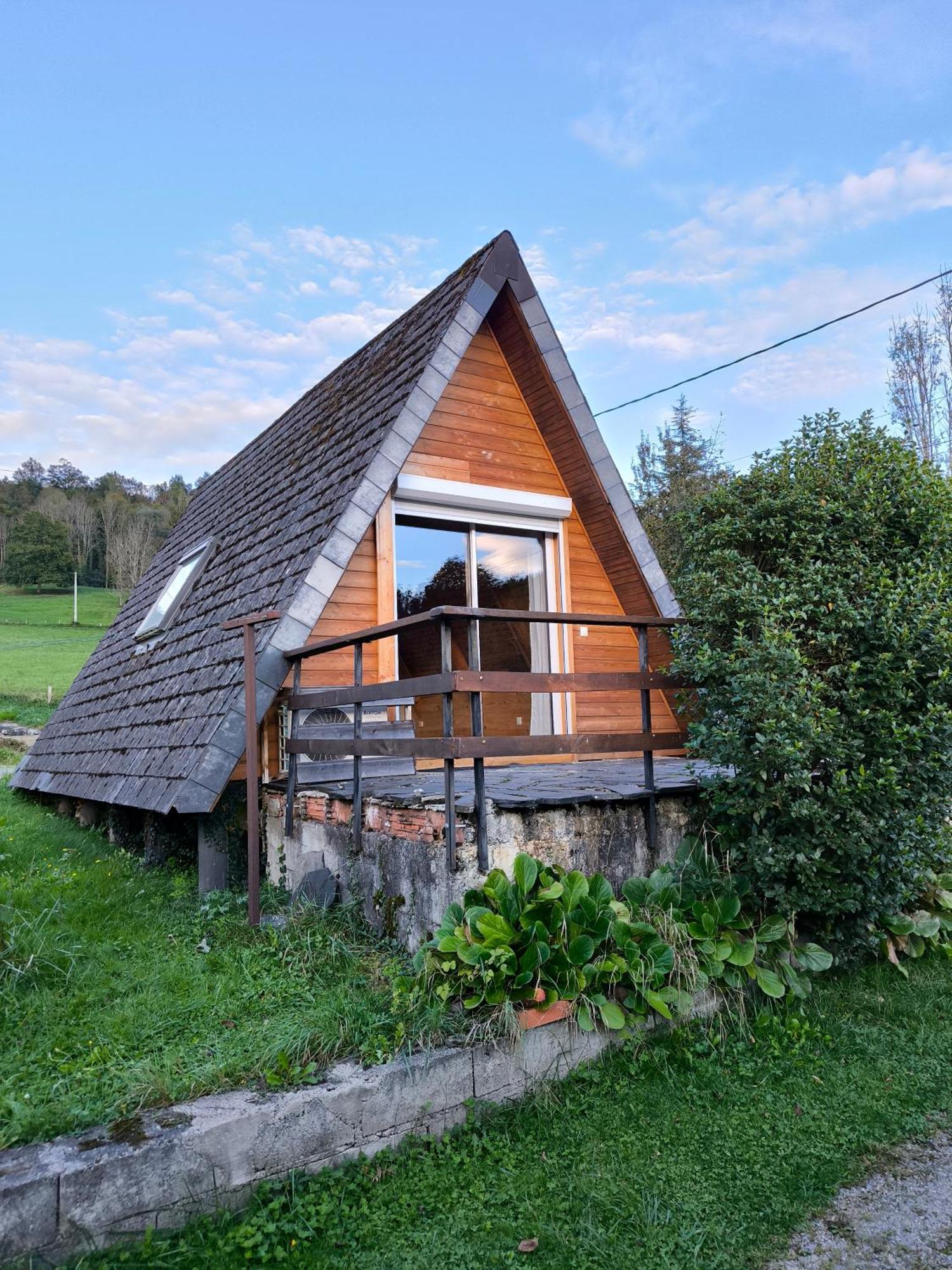 Petit Chalet Avec Terrasse Oust Exterior photo